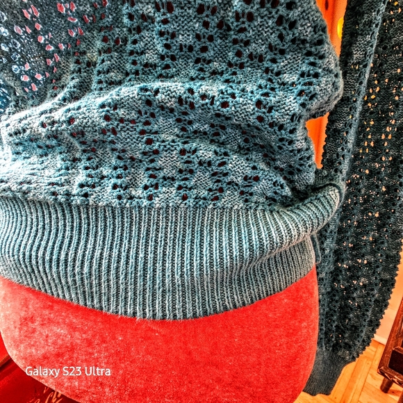 Tommy Bahama knit sweater, size extra small. - Picture 7 of 7